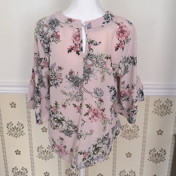 Urban Romantics Pink Blush Floral Flowy Blouse M Tiered Bell Sleeves Keyhole - Picture 5 of 9